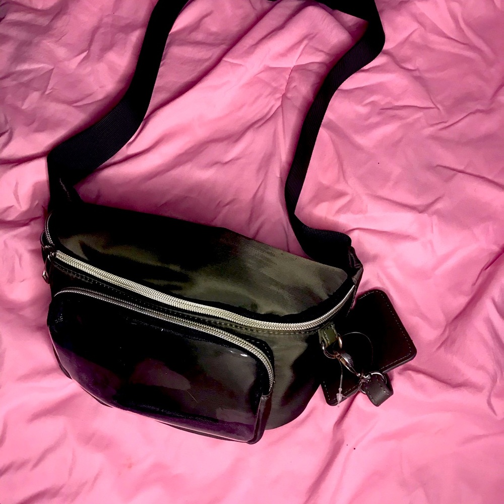 Never worn!! Green,Fanny pack.